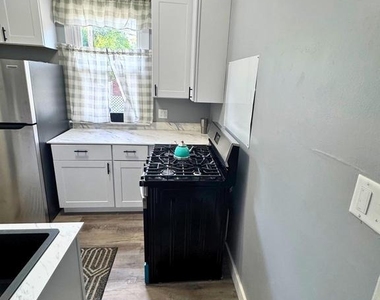 548 Radnor Avenue - Photo Thumbnail 2