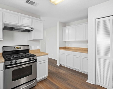 112 Ames Cv - Photo Thumbnail 8