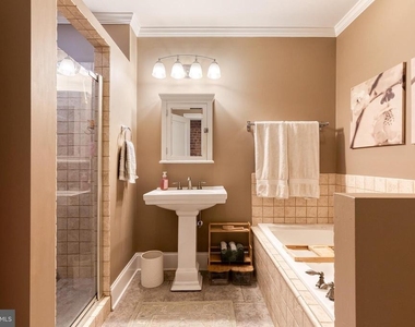 908 S Linwood Avenue - Photo Thumbnail 12
