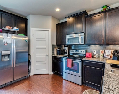16101 Mcaloon Way - Photo Thumbnail 5