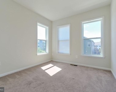 3336 Cormorant Drive - Photo Thumbnail 9