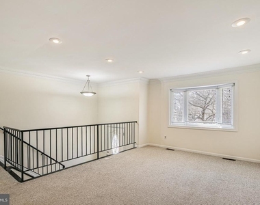 510 Retford Drive - Photo Thumbnail 2