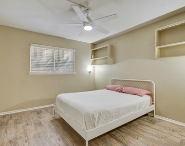 803 W 28th St - Photo Thumbnail 12