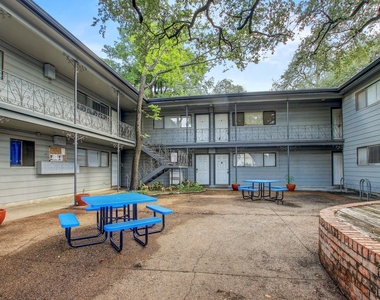 803 W 28th St - Photo Thumbnail 19