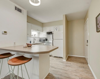 803 W 28th St - Photo Thumbnail 4
