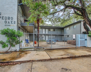 803 W 28th St - Photo Thumbnail 20