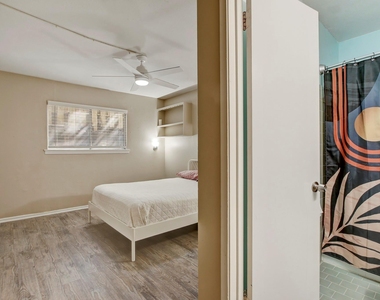 803 W 28th St - Photo Thumbnail 14