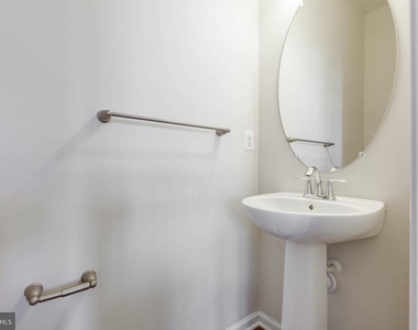 1022 Linden Drive - Photo Thumbnail 6