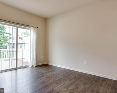 1022 Linden Drive - Photo Thumbnail 16