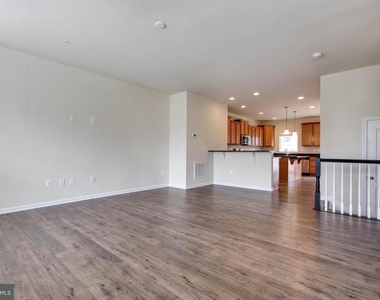 1022 Linden Drive - Photo Thumbnail 10