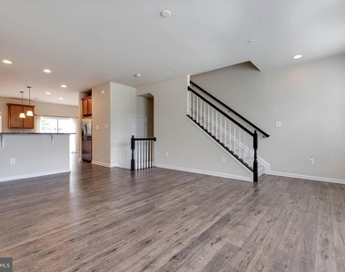 1022 Linden Drive - Photo Thumbnail 9