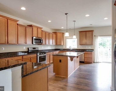 1022 Linden Drive - Photo Thumbnail 12