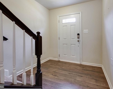 1022 Linden Drive - Photo Thumbnail 4