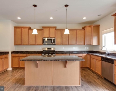 1022 Linden Drive - Photo Thumbnail 13