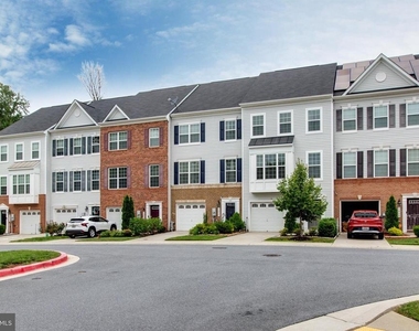 1022 Linden Drive - Photo Thumbnail 1