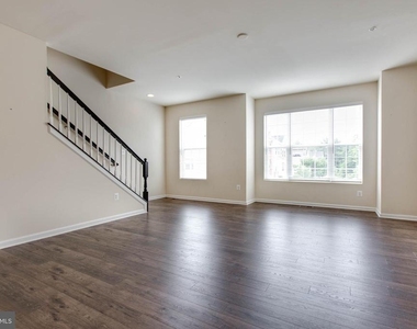 1022 Linden Drive - Photo Thumbnail 8