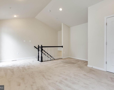 1022 Linden Drive - Photo Thumbnail 37