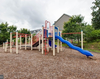 1022 Linden Drive - Photo Thumbnail 54