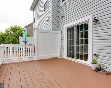 1022 Linden Drive - Photo Thumbnail 19