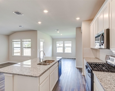 4905 Hazelnut Ln - Photo Thumbnail 13