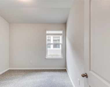 4905 Hazelnut Ln - Photo Thumbnail 25