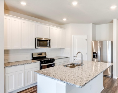4905 Hazelnut Ln - Photo Thumbnail 11