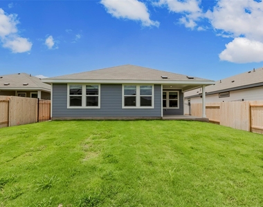 4905 Hazelnut Ln - Photo Thumbnail 28