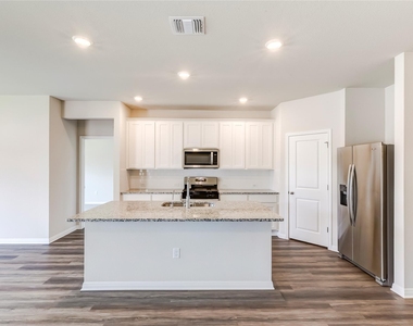 4905 Hazelnut Ln - Photo Thumbnail 9