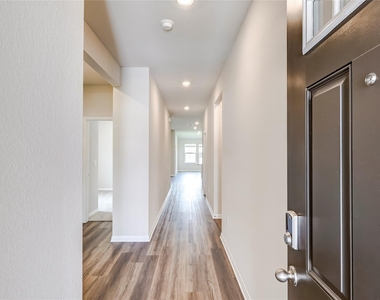 4905 Hazelnut Ln - Photo Thumbnail 4