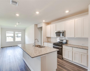 4905 Hazelnut Ln - Photo Thumbnail 10
