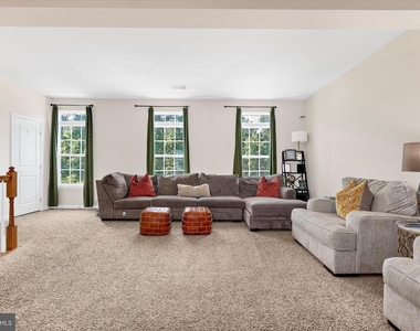 364 Chessington Drive - Photo Thumbnail 3
