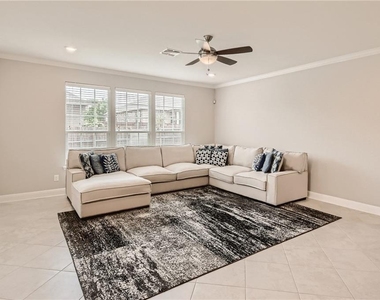 303 White River Dr - Photo Thumbnail 4