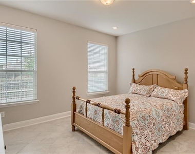 303 White River Dr - Photo Thumbnail 18