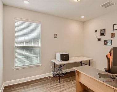 303 White River Dr - Photo Thumbnail 14