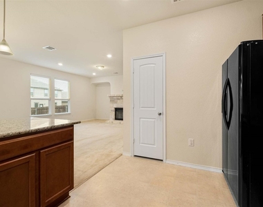 907 Solitude Dr - Photo Thumbnail 10