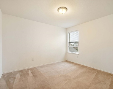 907 Solitude Dr - Photo Thumbnail 16
