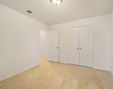 907 Solitude Dr - Photo Thumbnail 17