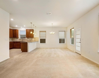 907 Solitude Dr - Photo Thumbnail 6