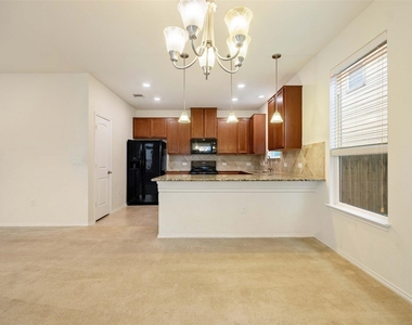 907 Solitude Dr - Photo Thumbnail 8