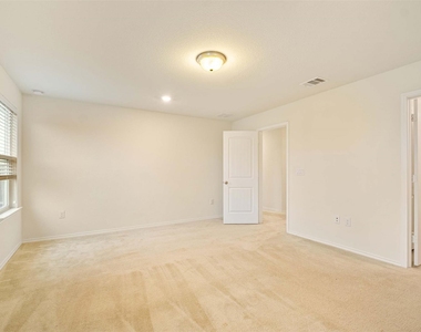 907 Solitude Dr - Photo Thumbnail 14