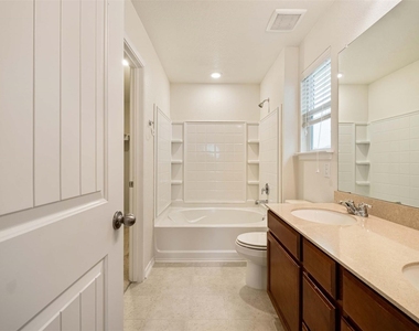 907 Solitude Dr - Photo Thumbnail 15