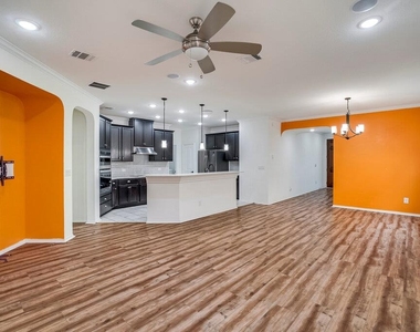 516 Ayinger Ln - Photo Thumbnail 3