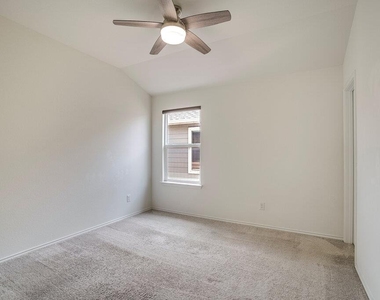 516 Ayinger Ln - Photo Thumbnail 13