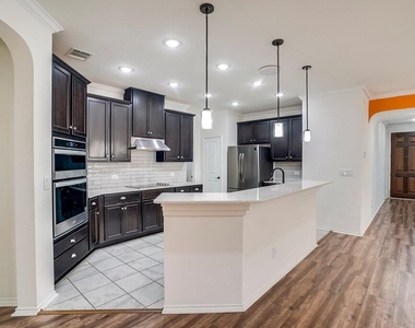 516 Ayinger Ln - Photo Thumbnail 4