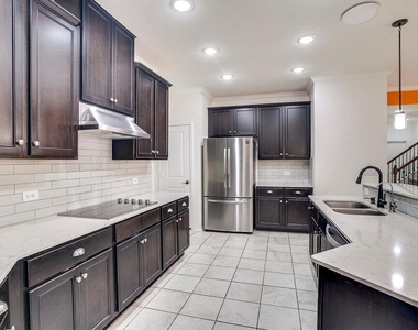 516 Ayinger Ln - Photo Thumbnail 6