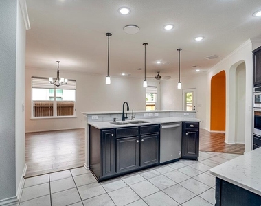 516 Ayinger Ln - Photo Thumbnail 5