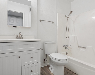 6803 Woodhue Dr - Photo Thumbnail 12