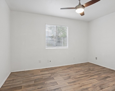 6803 Woodhue Dr - Photo Thumbnail 9