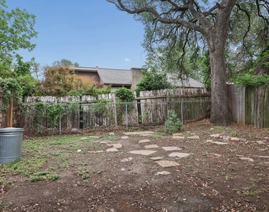 6803 Woodhue Dr - Photo Thumbnail 13