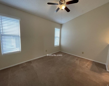 512 Eberhart Ln - Photo Thumbnail 12